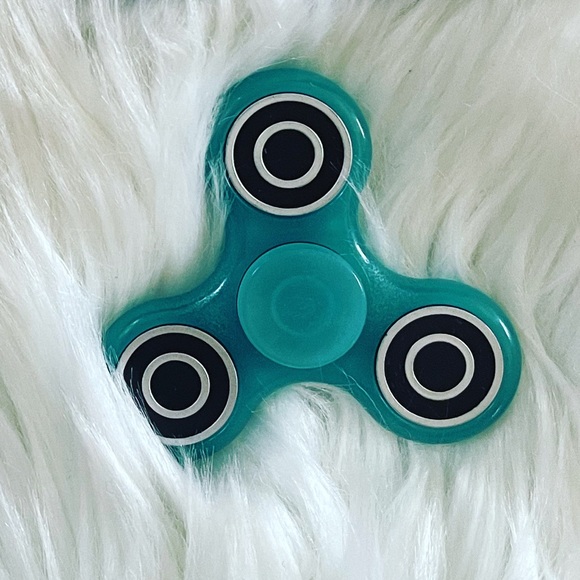 1 Blue Hand Spinner Glow in the Dark New - Picture 2 of 5